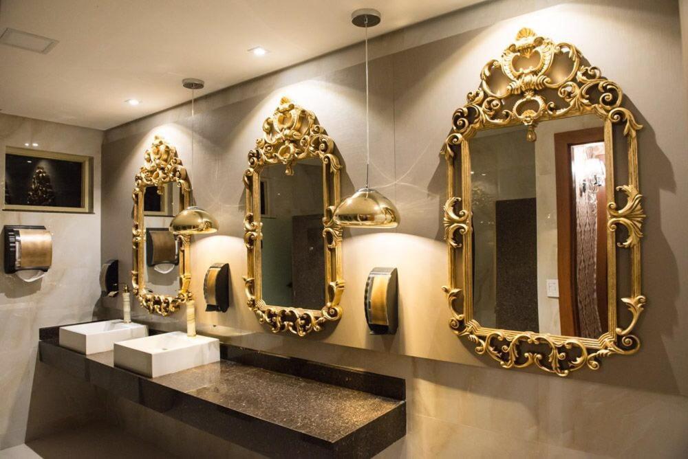 Golden Lis Hotel Boutique Goiânia Exterior foto The bathroom at the restaurant