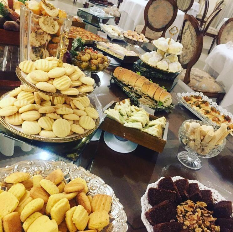 Golden Lis Hotel Boutique Goiânia Exterior foto A selection of traditional sweets