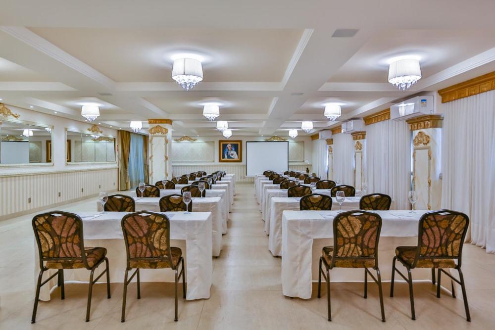 Golden Lis Hotel Boutique Goiânia Exterior foto The meeting room