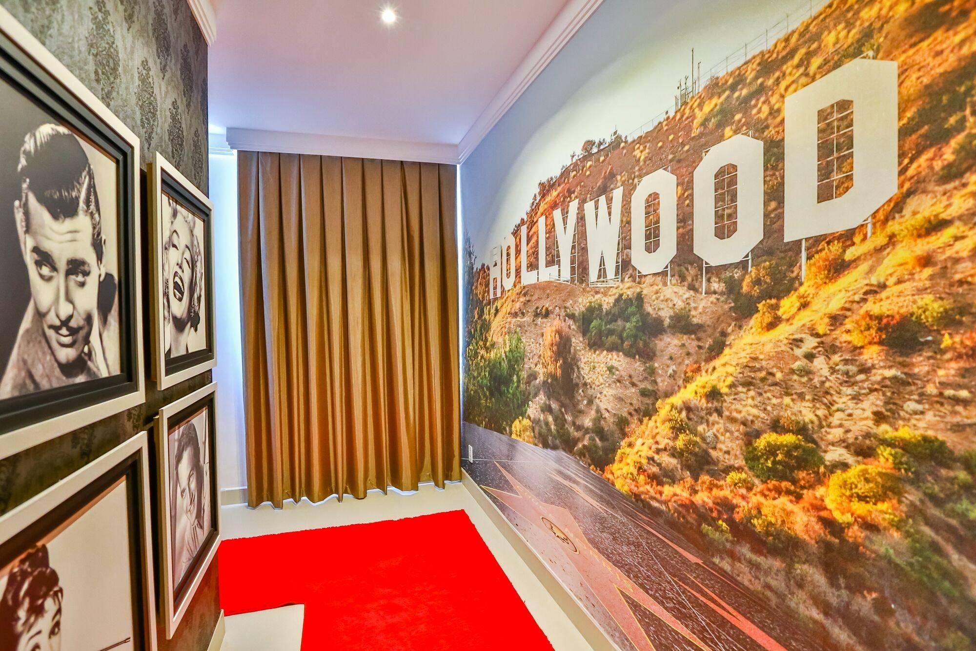 Golden Lis Hotel Boutique Goiânia Exterior foto The interior of the Hollywood Museum